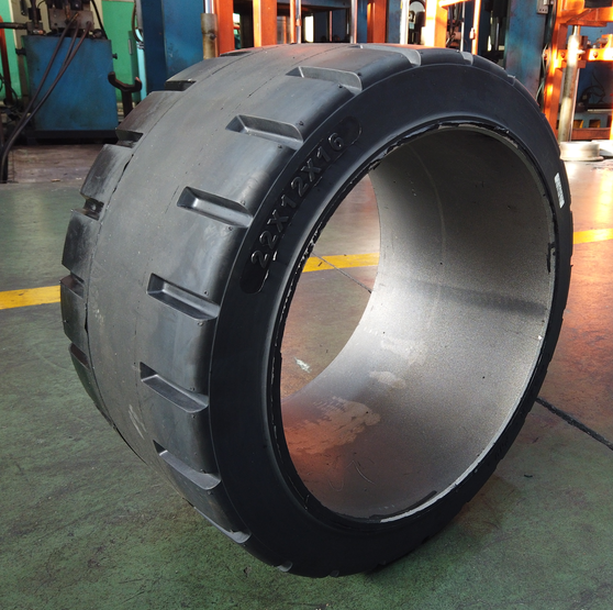 factory price press on solid tire airplane passenger boarding bridge tire   22 x 12 x 16 press on cushion solid tires