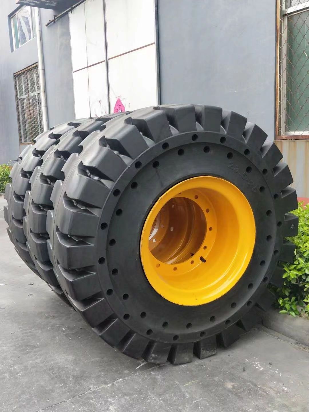 China brand factory supply 23.5-25 loader vacuum tire construction machinery road roller tire for hot sale