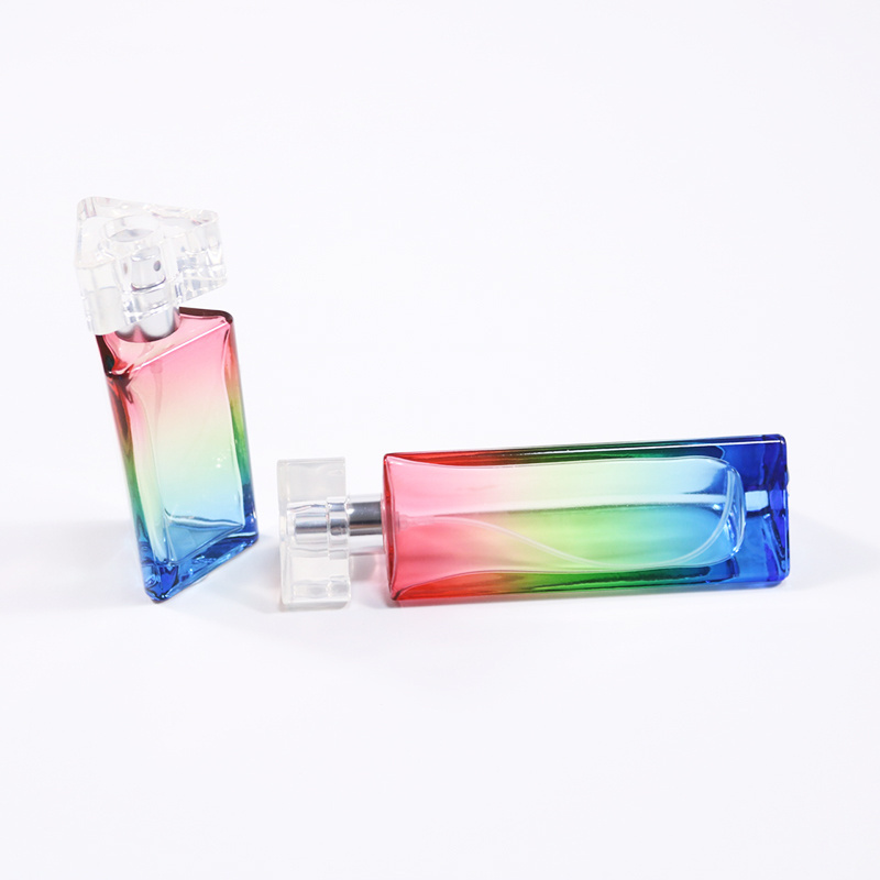 Factory Wholesale 30ml & 50ml Triangle Spray Glass Perfume Bottle with Acrylic Lid Empty Cosmetic Packaging