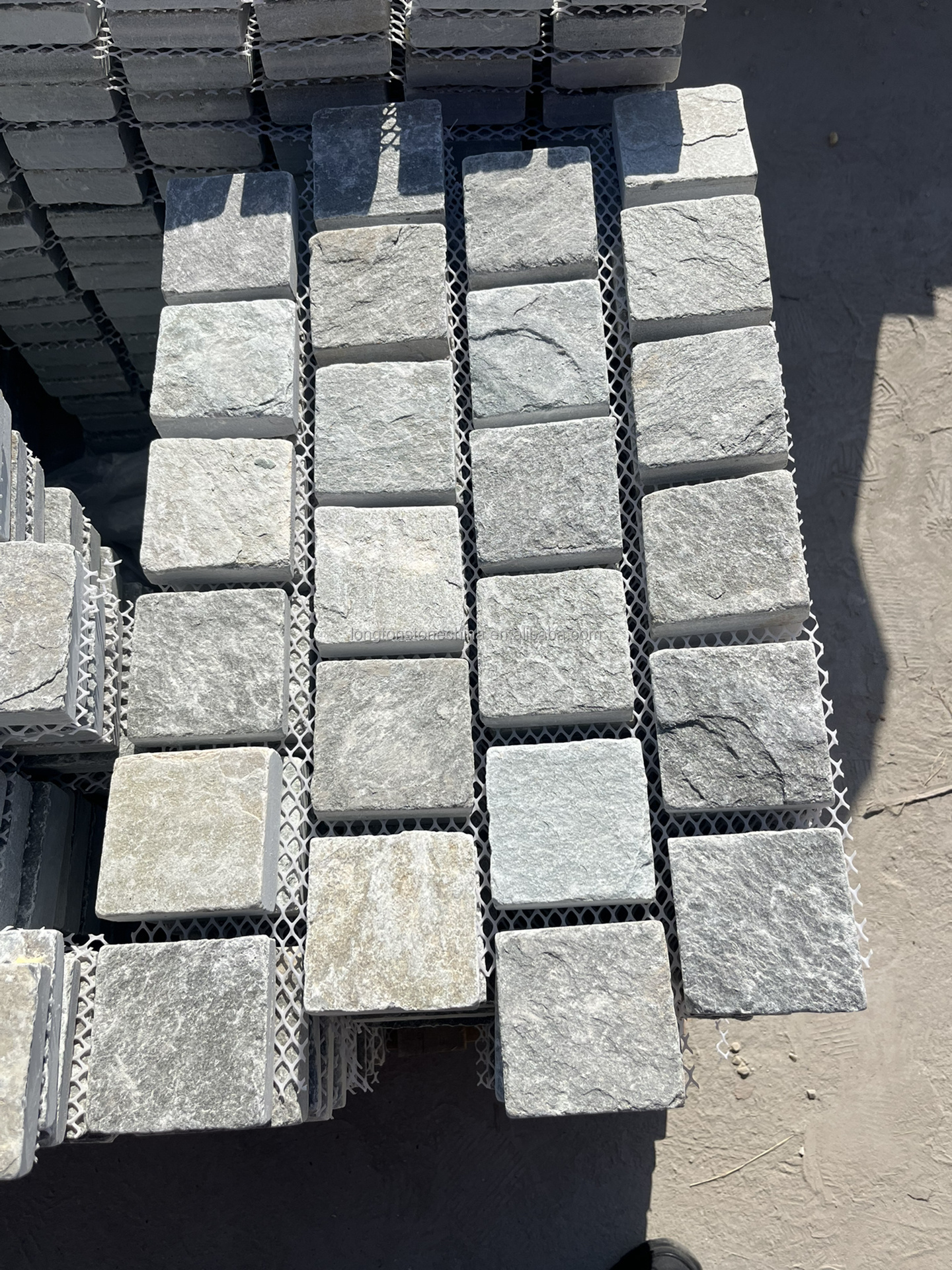 Outdoor Natural Black Grey Granite Cube Brick Cobblestone Flame Cut Floor Tiles Pavers Mat Driveaway Paving Stone With Mesh