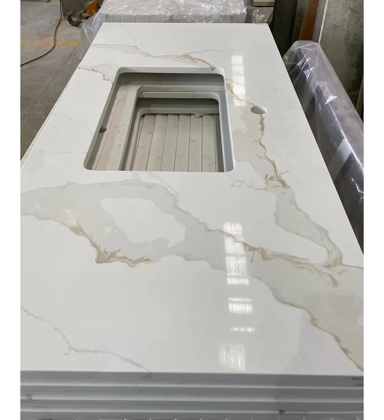 Artificial Calacatta White Slab Polished Marble Gold Veins Engineered Quartz Price Countertop Wall Decor Quartz Stone Slab