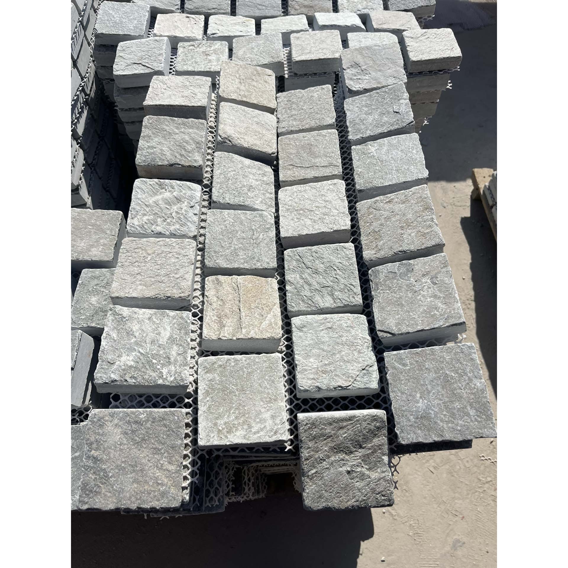 Outdoor Natural Black Grey Granite Cube Brick Cobblestone Flame Cut Floor Tiles Pavers Mat Driveaway Paving Stone With Mesh