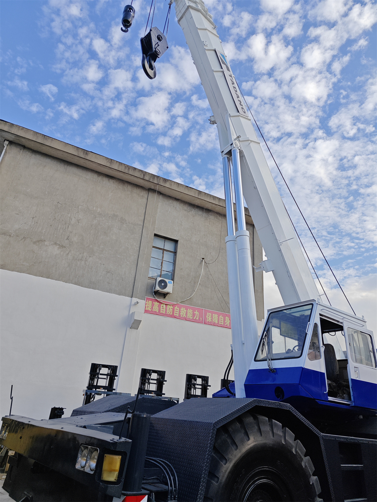 Cheap price 50 ton Tadano TR-500EX Rough Terrain truck crane used in stock