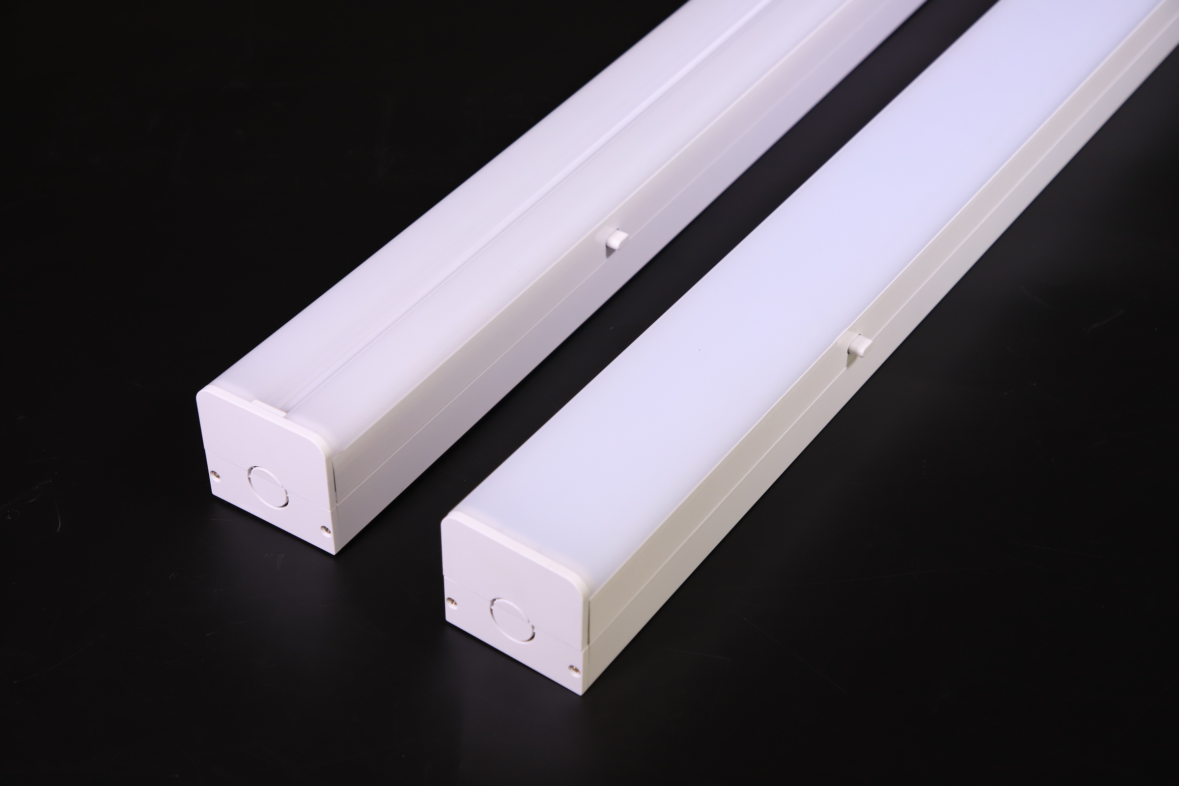 Energy Saving Germany Standard LED batten Light Emergency strip Light with Backup Battery for Home/Office/Restaurant Decoration