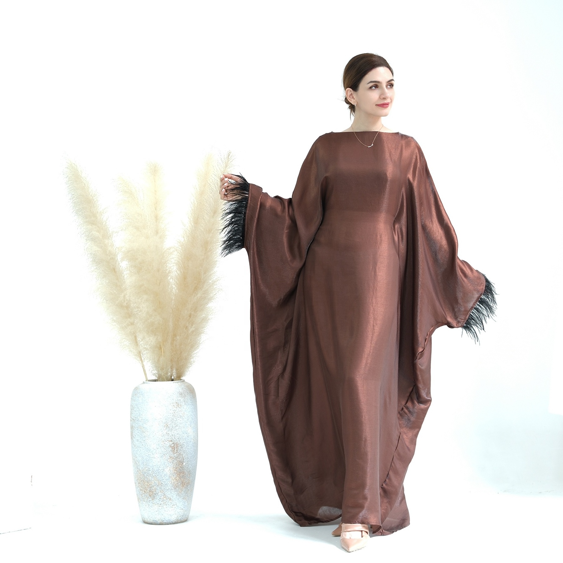 Loriya Islamic Clothing Feather Closed Abayas Women Muslim Dress Turkey Dubai Abaya Modest Dress with Inside Tie Belt