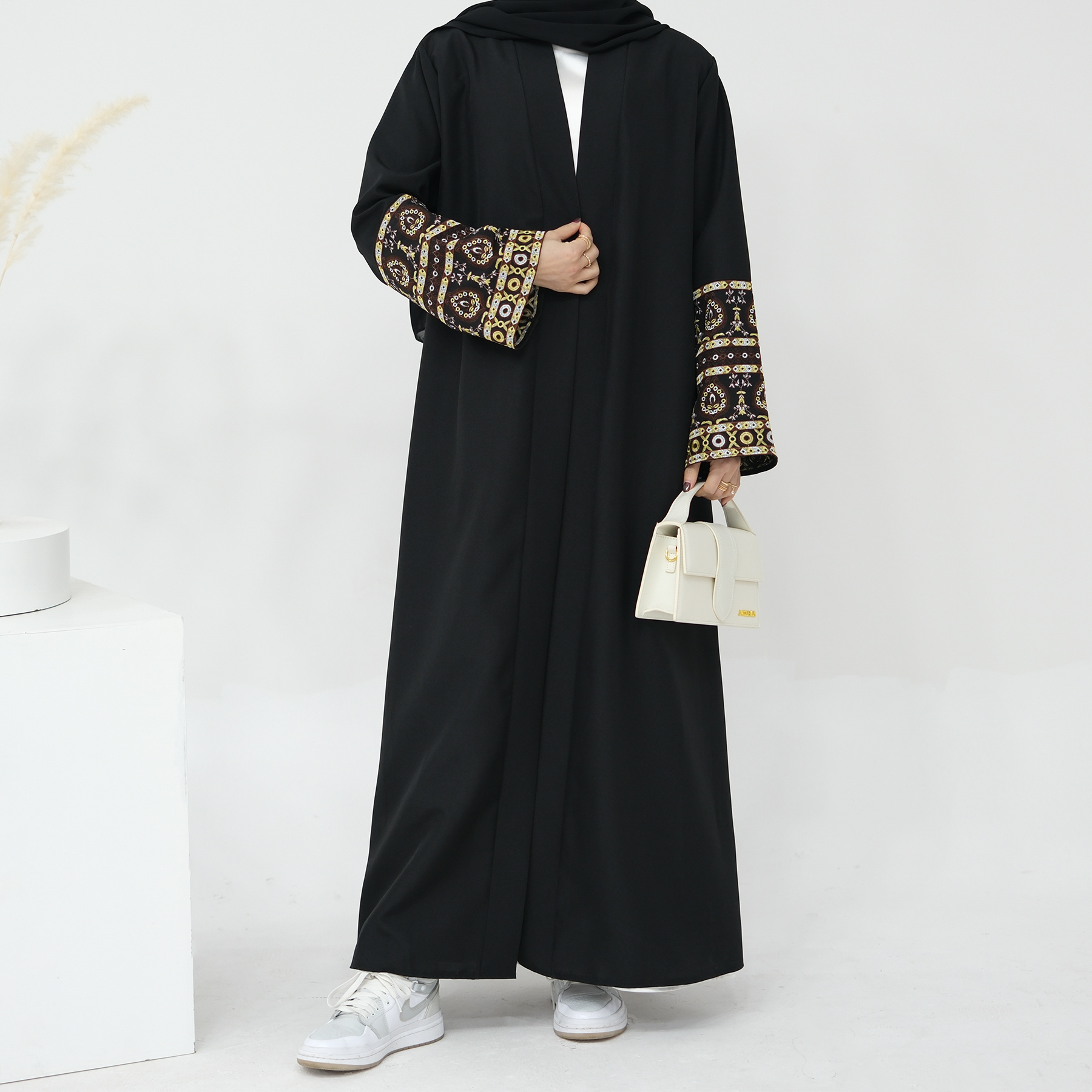 2024 Loriya Abaya Eid Ramadan Islamic Clothing Cardigan Abaya Dubai Modest Embroidery Sleeve Design Black Abaya Wholesale