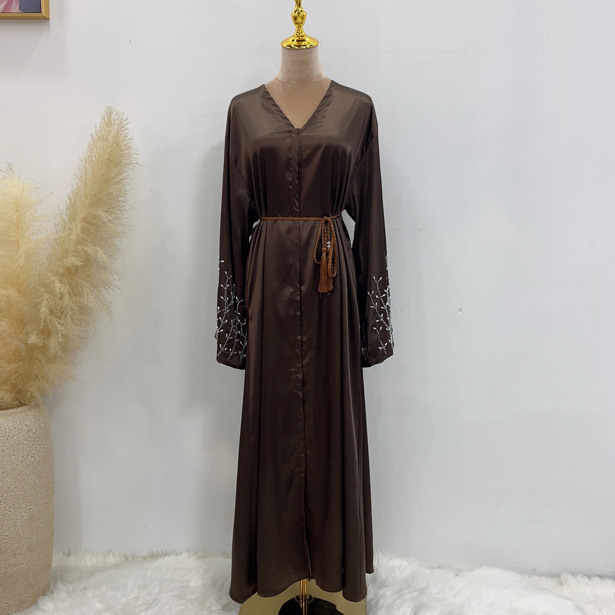 Loriya Manufacturer Turkey Modest Dubai Abaya Luxury Abaya with Handmade Beads Women Muslim Dress