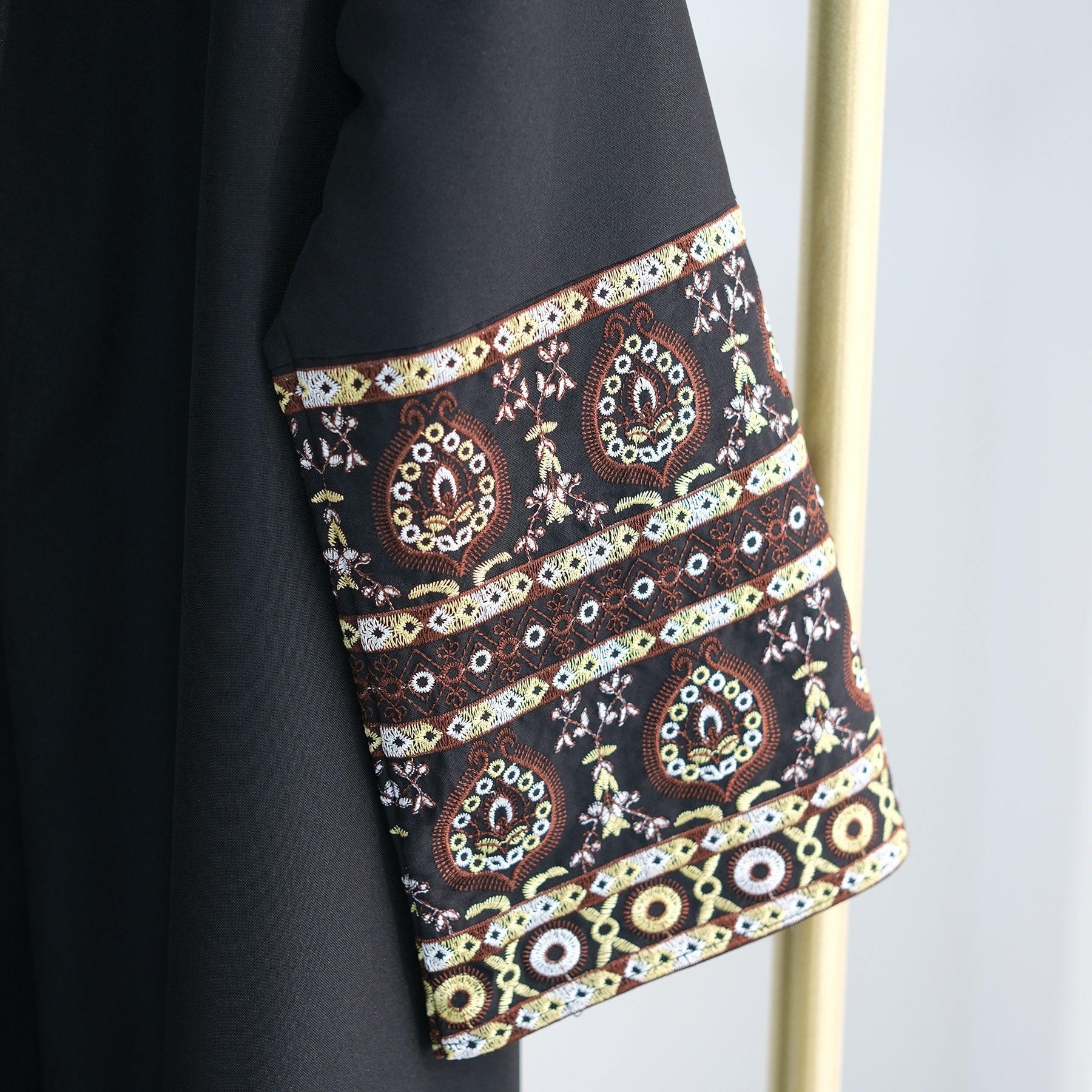 2024 Loriya Abaya Eid Ramadan Islamic Clothing Cardigan Abaya Dubai Modest Embroidery Sleeve Design Black Abaya Wholesale