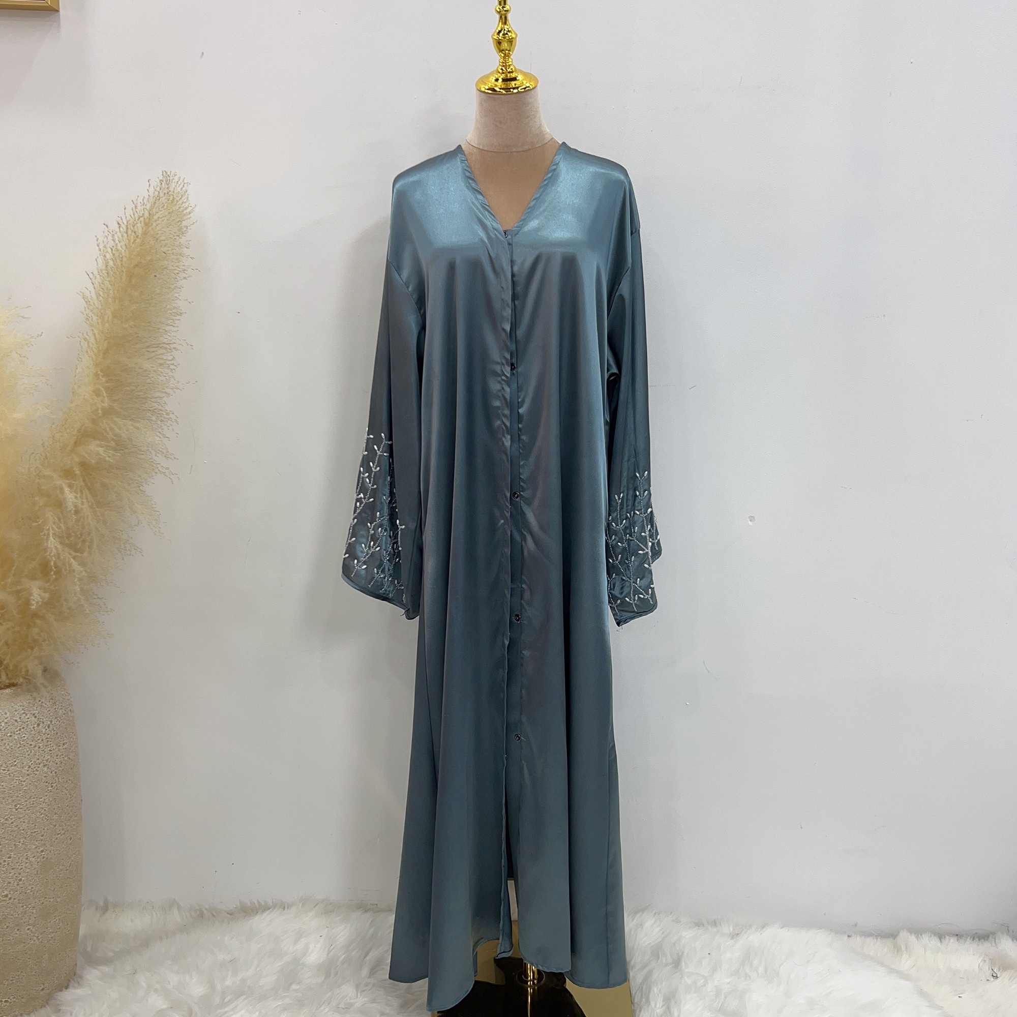 Loriya Manufacturer Turkey Modest Dubai Abaya Luxury Abaya with Handmade Beads Women Muslim Dress