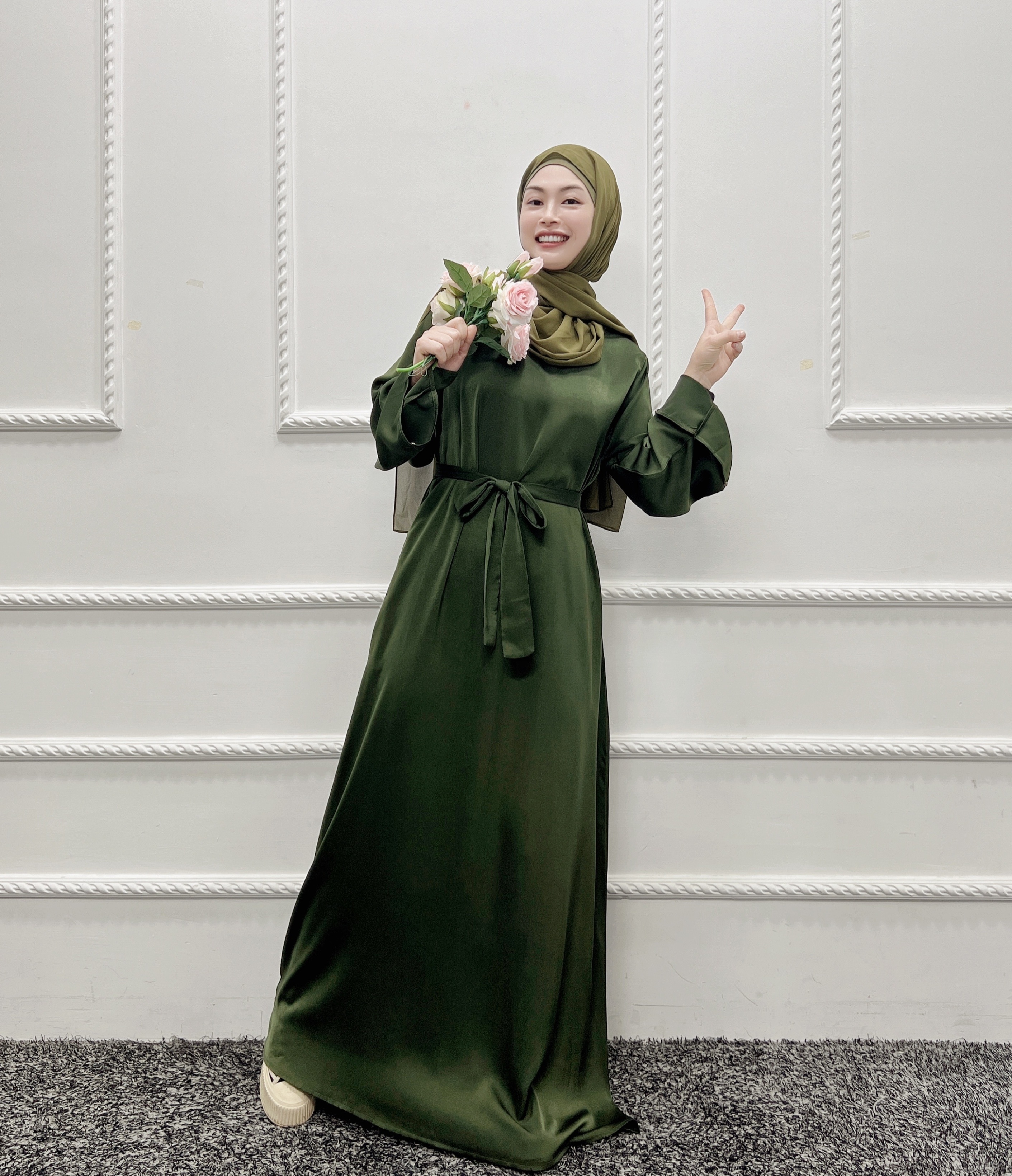 Loriya Supplier Traditional Muslim Clothing Long Sleeve Plain Dresses with Side Pockets Daily Wear Abaya