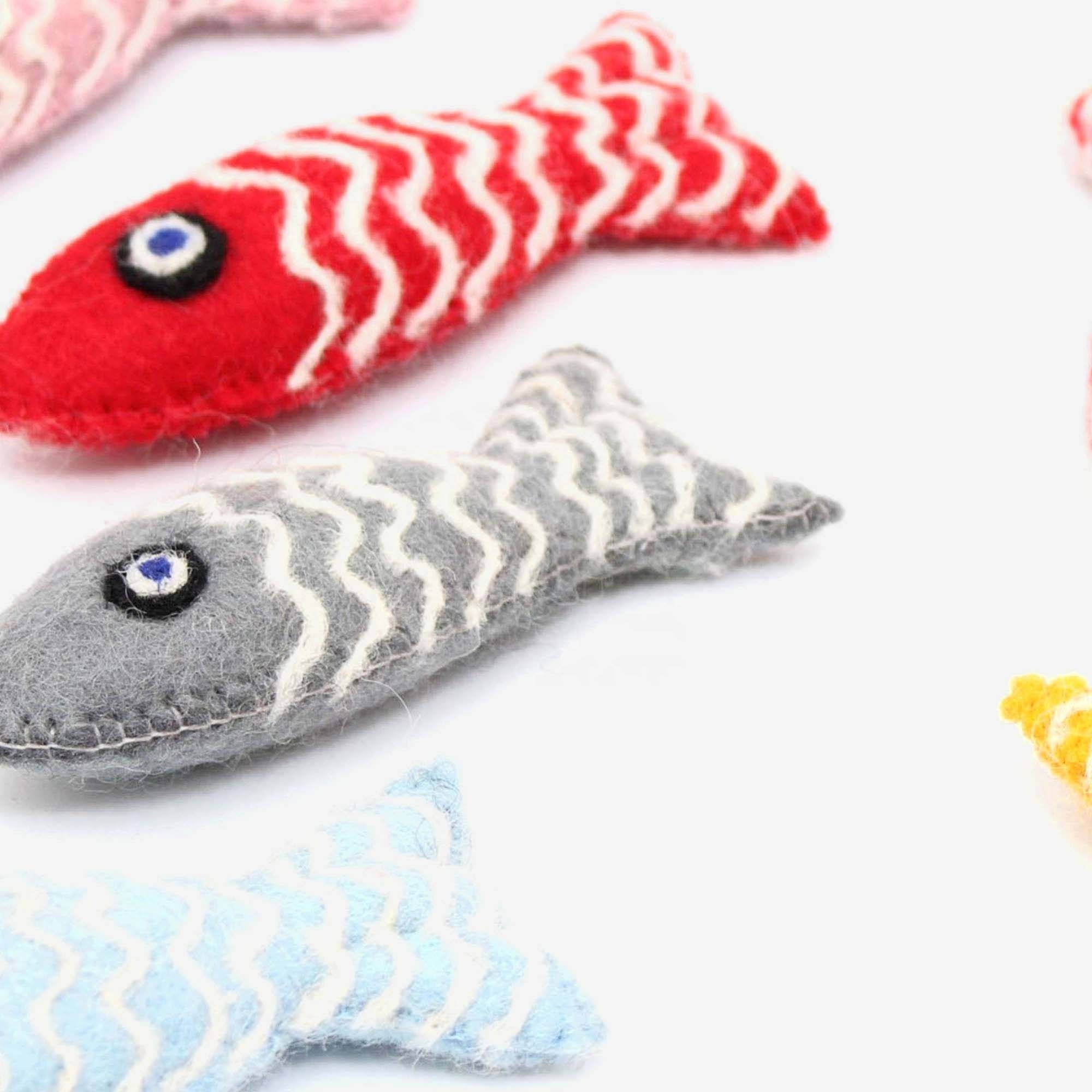 Adorable Cat Toys Colorful Handmade Felt Fish Pet Toys Holiday Gifts for Cats Pets | 100% New Zealand wool