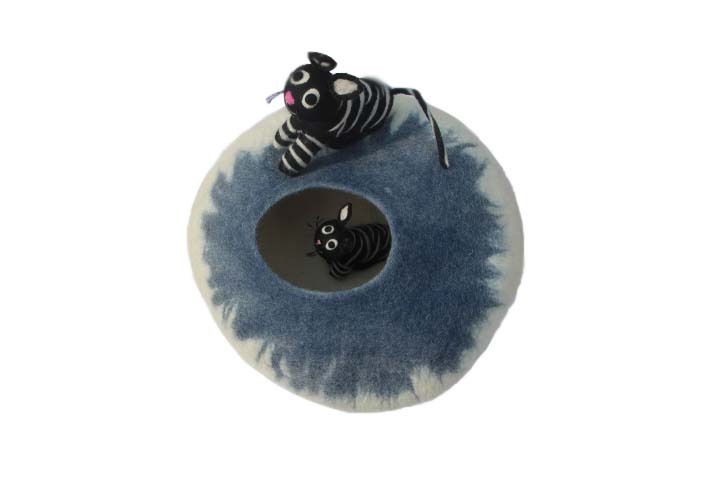 100% handmade Felt cat cave  Nepal | Wholesale Handcrafted Eco friendly indoor  wool felt pet bed