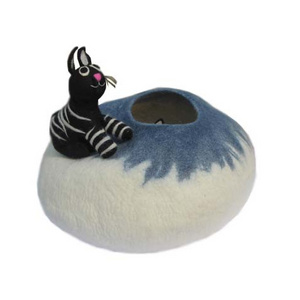 100% handmade Felt cat cave  Nepal | Wholesale Handcrafted Eco friendly indoor  wool felt pet bed