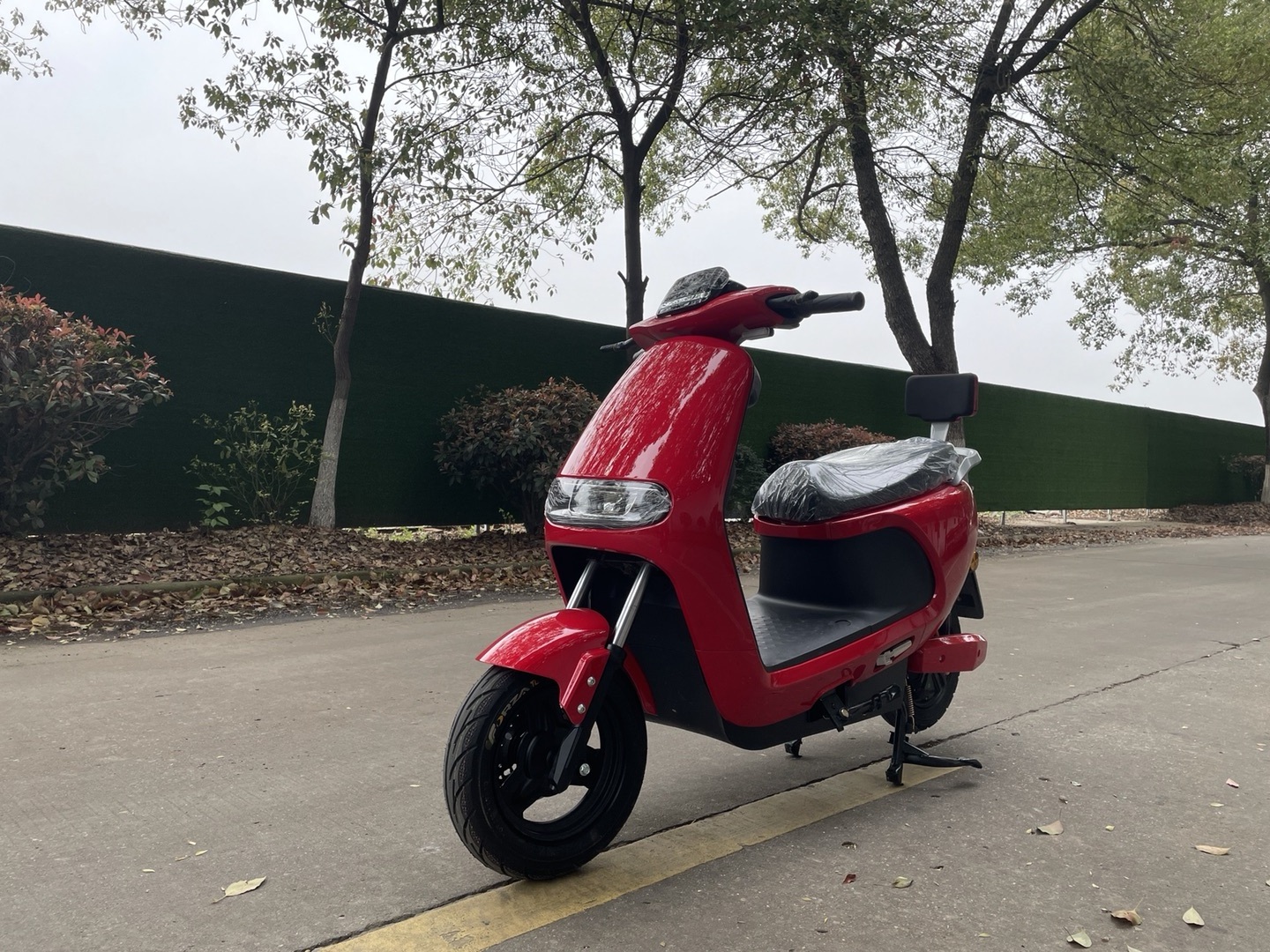 The New Electric E-bike Moped Long Rang 100km/h 4000w Electric Scooter With USB Charging Port Electric Lotkind Motorcycle