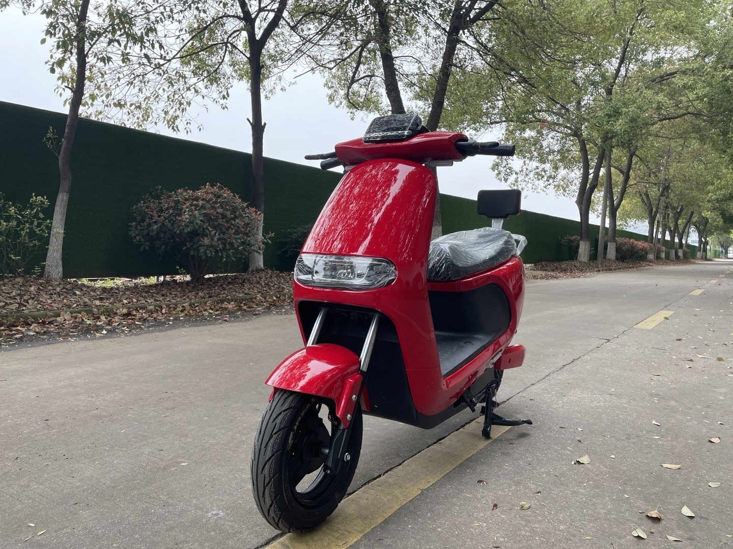 The New Electric E-bike Moped Long Rang 100km/h 4000w Electric Scooter With USB Charging Port Electric Lotkind Motorcycle