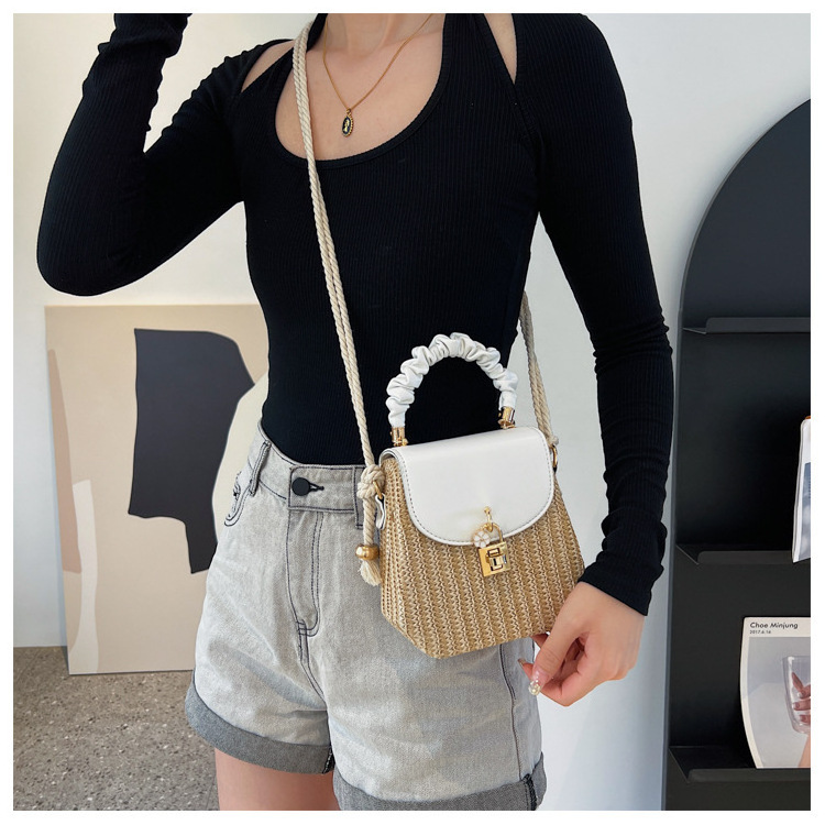 2024 Trendy Woven Lady Straw Mobile Phone Crossbody Handbag Women PU Flap Small Square Shoulder Bag with Lock