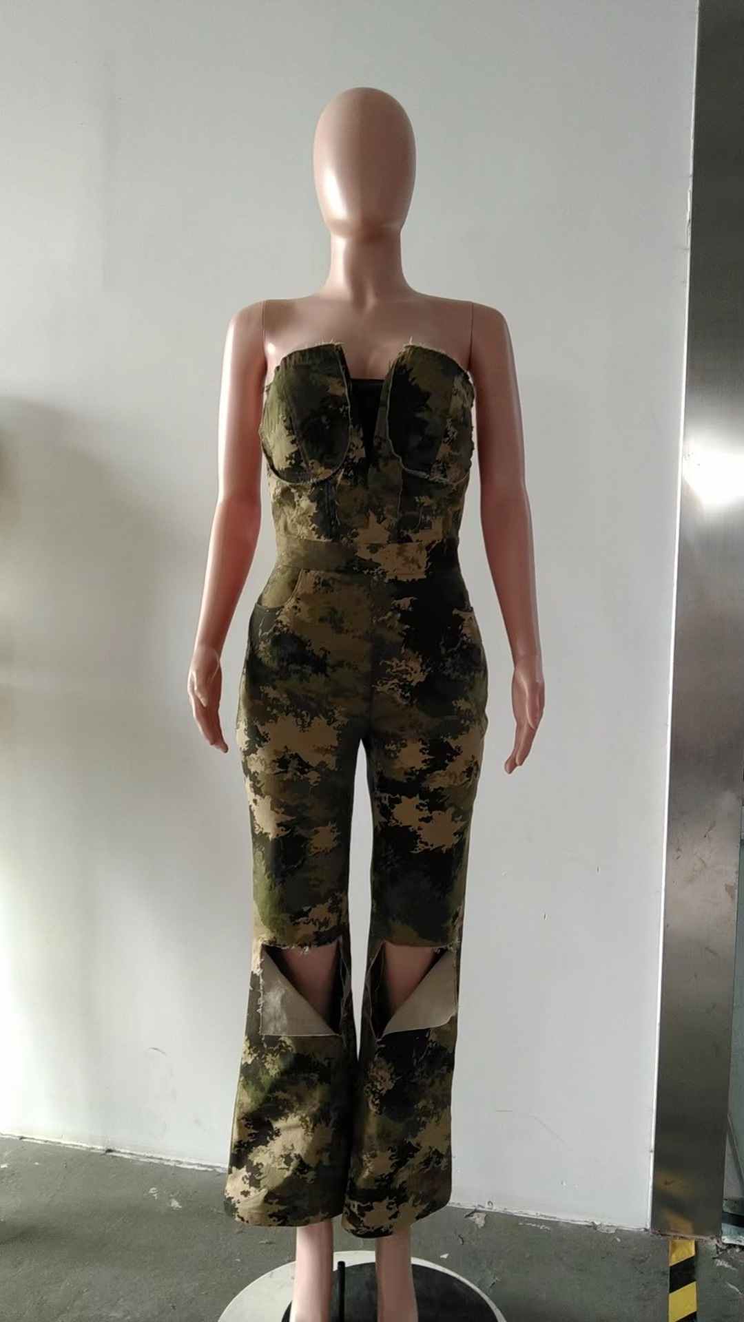 Autumn 2023 Fashion Ripped Sleeveless Jumpsuits Sexy Backless Bodysuits Camouflage Print Strapless Jumpsuits