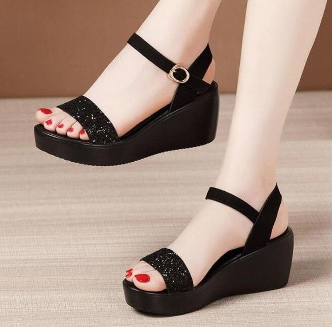 Summer Fashion Pu Leather Peep Toe Women Slippers Slip On Thick Soled Sequins Wedge Medium Heel Ladies Sandals