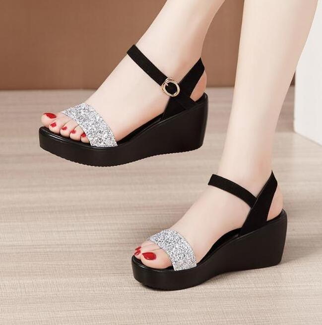 Summer Fashion Pu Leather Peep Toe Women Slippers Slip On Thick Soled Sequins Wedge Medium Heel Ladies Sandals