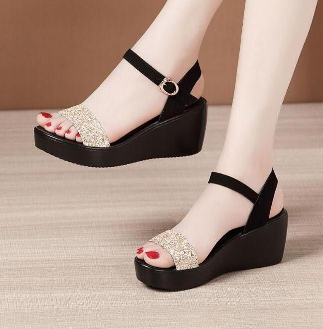 Summer Fashion Pu Leather Peep Toe Women Slippers Slip On Thick Soled Sequins Wedge Medium Heel Ladies Sandals