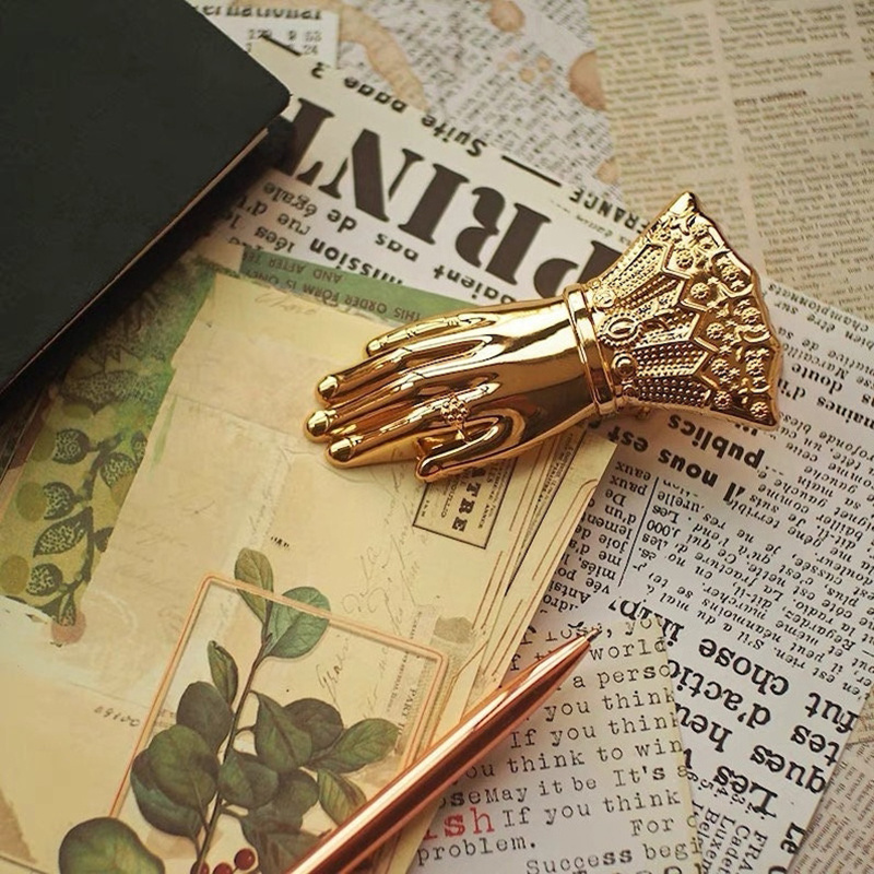 Hot Vintage Lady's Hand Shaped Gold Gilded Hand Clip Metal Clip for Traveler's Notebook Planner Junk Journal Antique Brass Clip