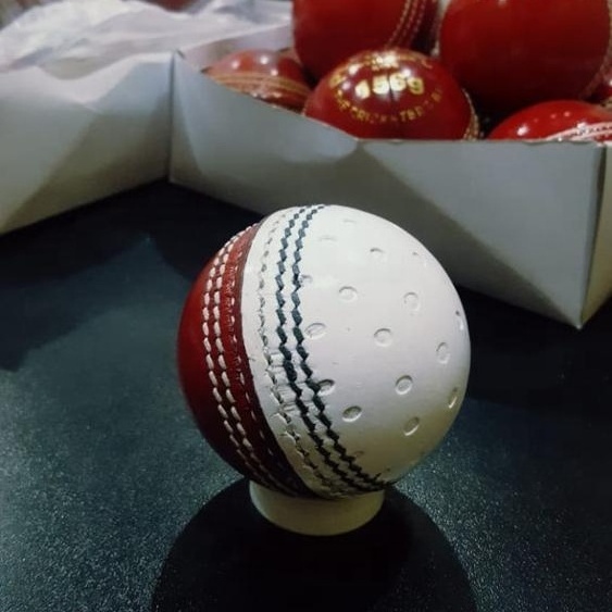 Practice ball Good Quality Cricket Ball Machine Made Best Design Swing Cricket Balls