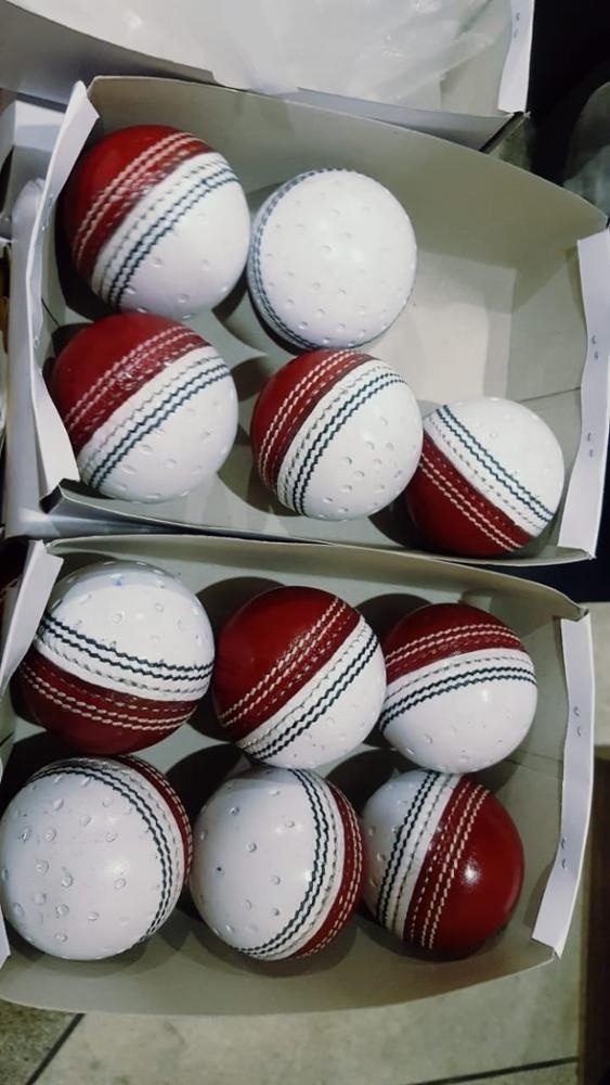 Practice ball Good Quality Cricket Ball Machine Made Best Design Swing Cricket Balls