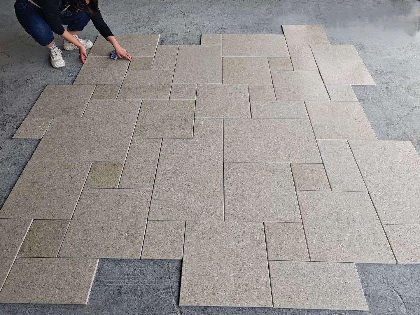 Wholesale Price Outdoor Tumbled Ivory French Versailles Terassenplatten Travertine Stone Tiles Pavers For Flooring Pool Floor