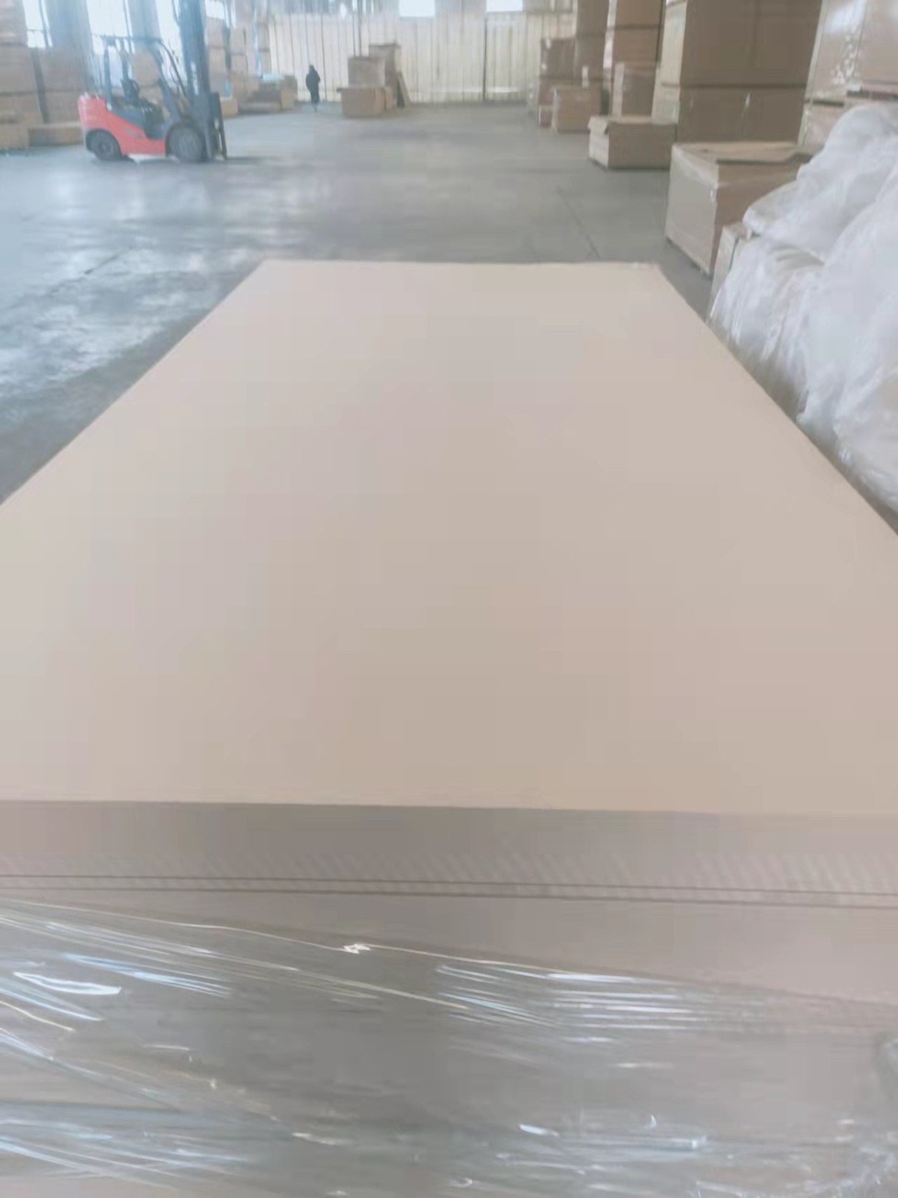 1.8mm 2.5mm 3mm Thin Plain MDF Board with Double-Sided Decoration for Packing or Back Board Usage