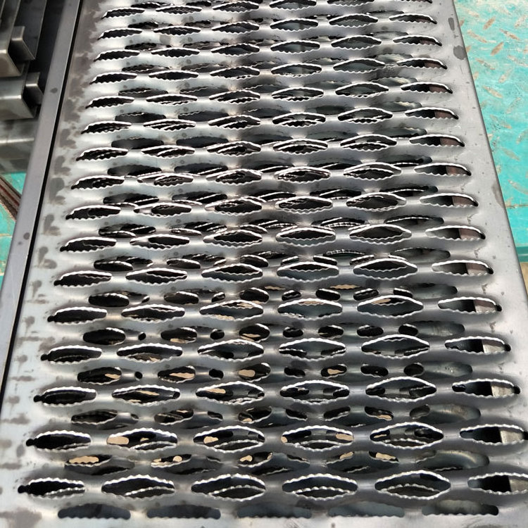 Traction-grip/diamond-strut/perf-o aluminum/carbon steel perforated ladder rung safety grating for stair treads planks