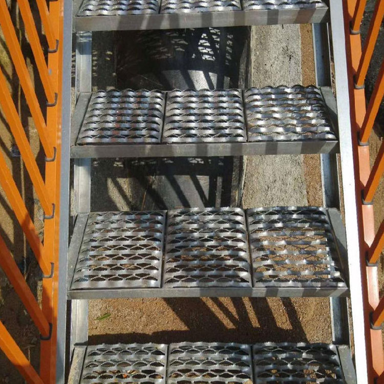 Traction-grip/diamond-strut/perf-o aluminum/carbon steel perforated ladder rung safety grating for stair treads planks