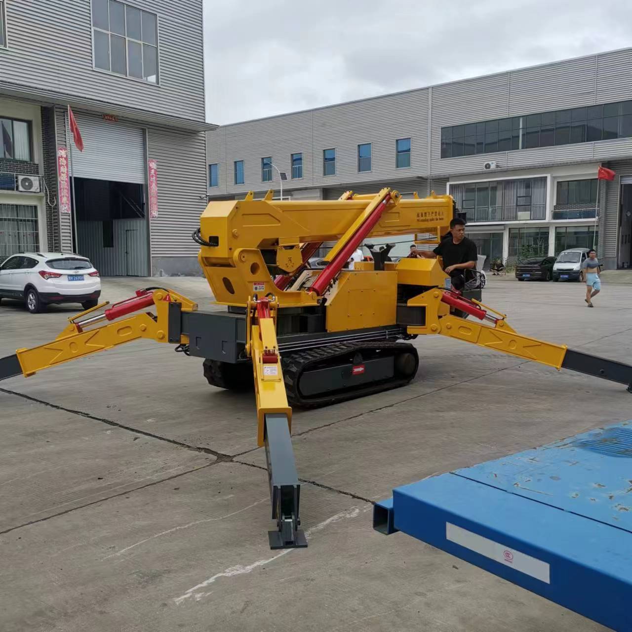 2024 New design big promotion spider crane mobile spider crane 5 ton for sale