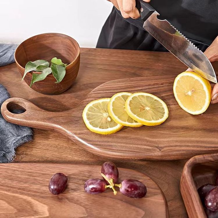 Wholesale Bulk Acacia Wood Cutting Board With Handle For Kitchen Wooden Charcuterie Cheese Serving Boards