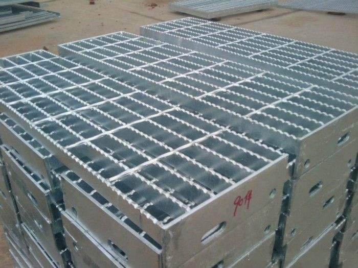 Factory Price drainage gutter with stainless steel grating cover / serrated steel grating bridge