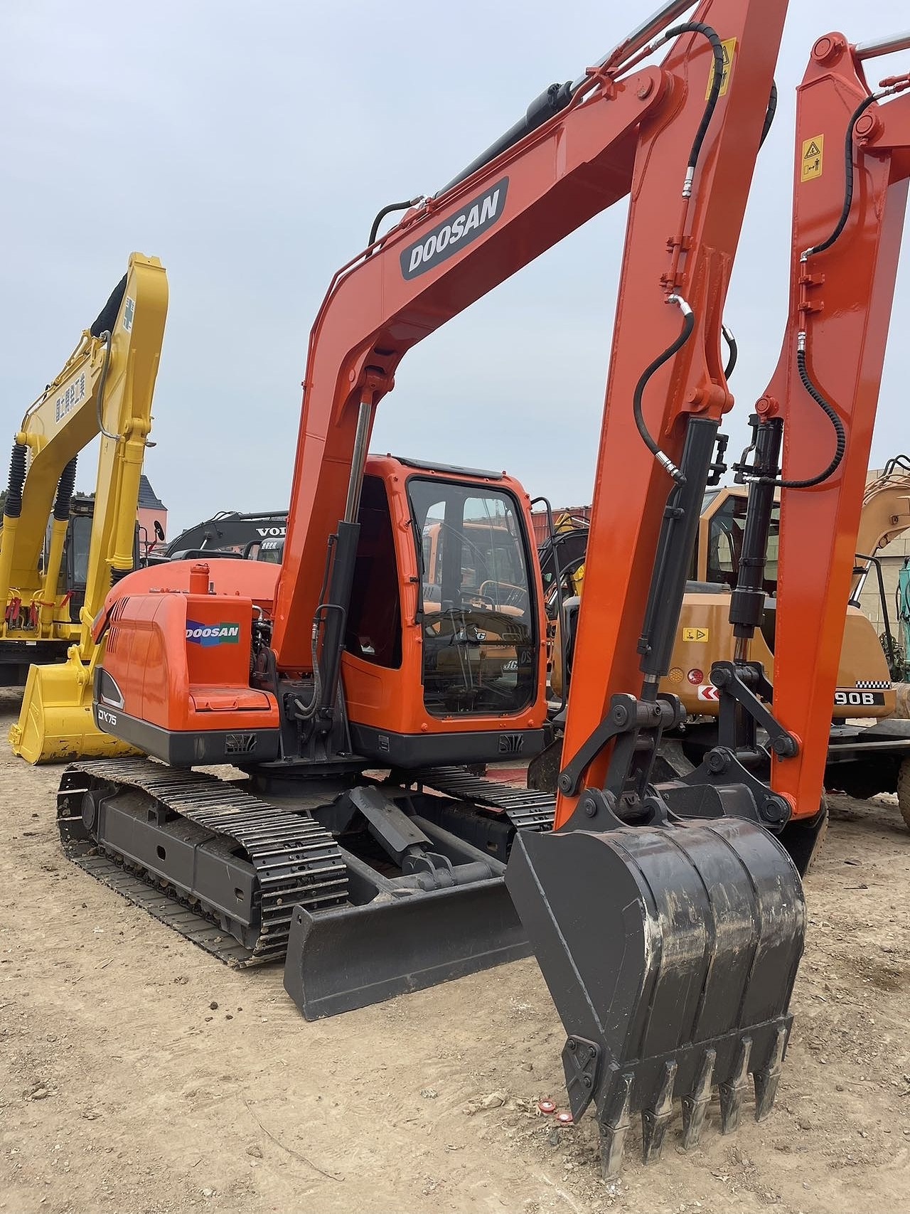 South Korea brand DOOSAN useful second-hand excavator 2022 DOOSAN DX75 excavator