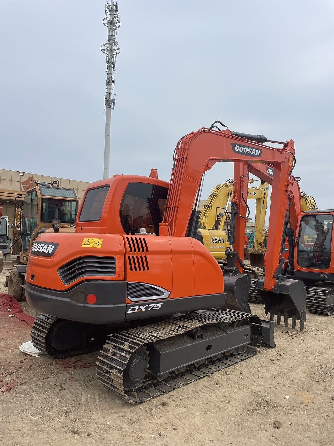 South Korea brand DOOSAN useful second-hand excavator 2022 DOOSAN DX75 excavator