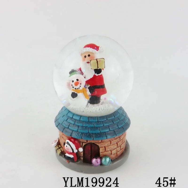 Newest Delicate High Level Resin Musical Christmas Glass Water Snow Globe For Home Decor