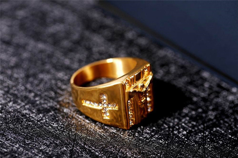 new design man jewelry PVD gold plating stainless steel retro crystal jesus cross ring