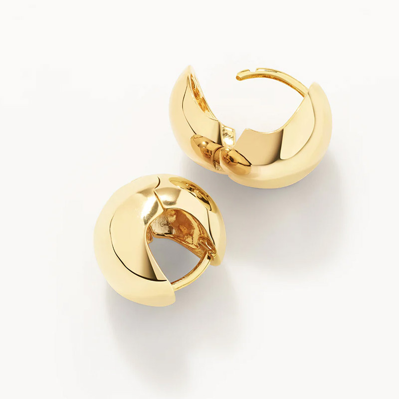 Custom Minimalist 18k Gold Plated Chunky Ball Hoops Earrings Glossy Round Sphere Shaped Gold Statement Huggies Earring Women