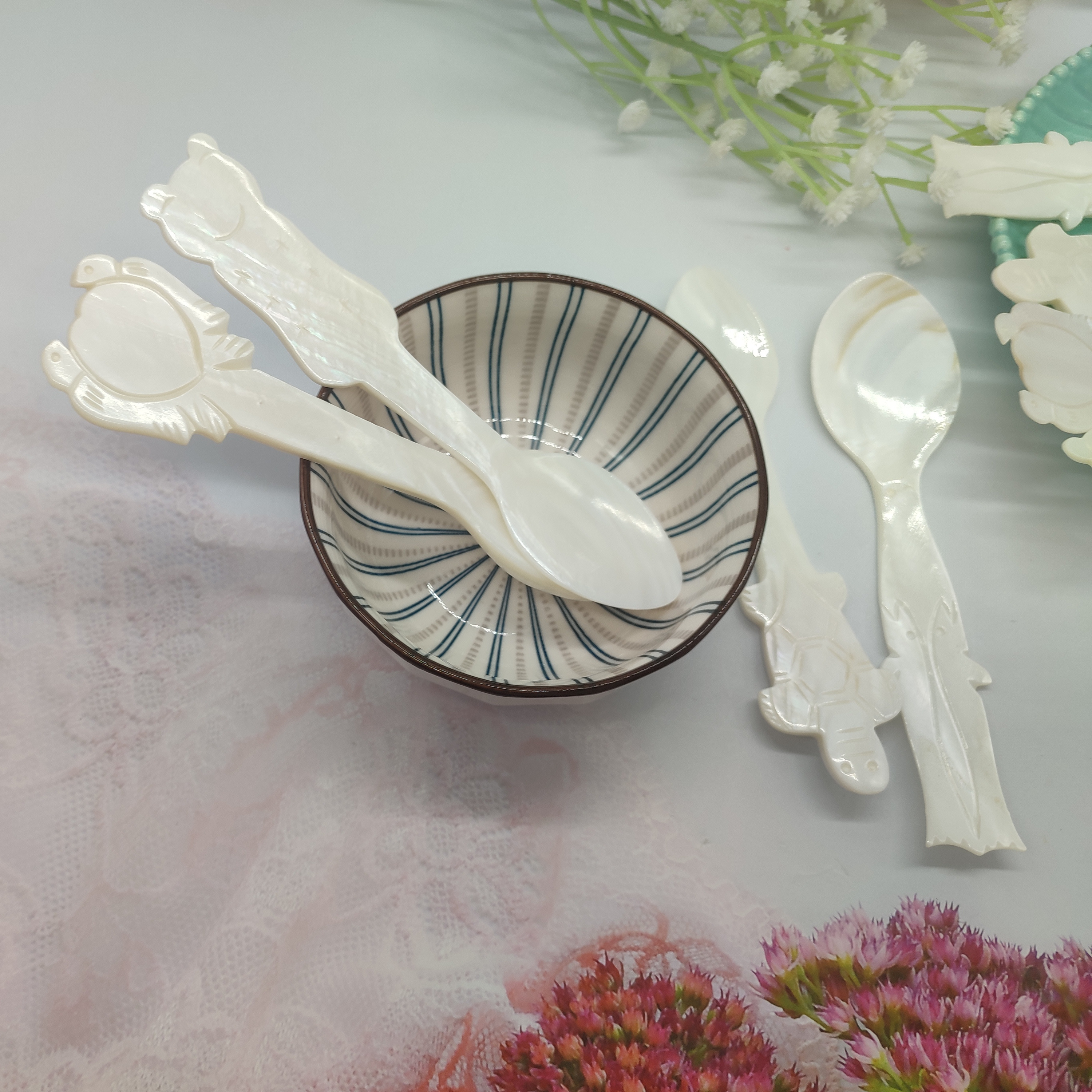 Custom logo  natural   design laser inlay river shell caviar ice cream coffee tea set mother of pearl mop shell scoop spoon fork