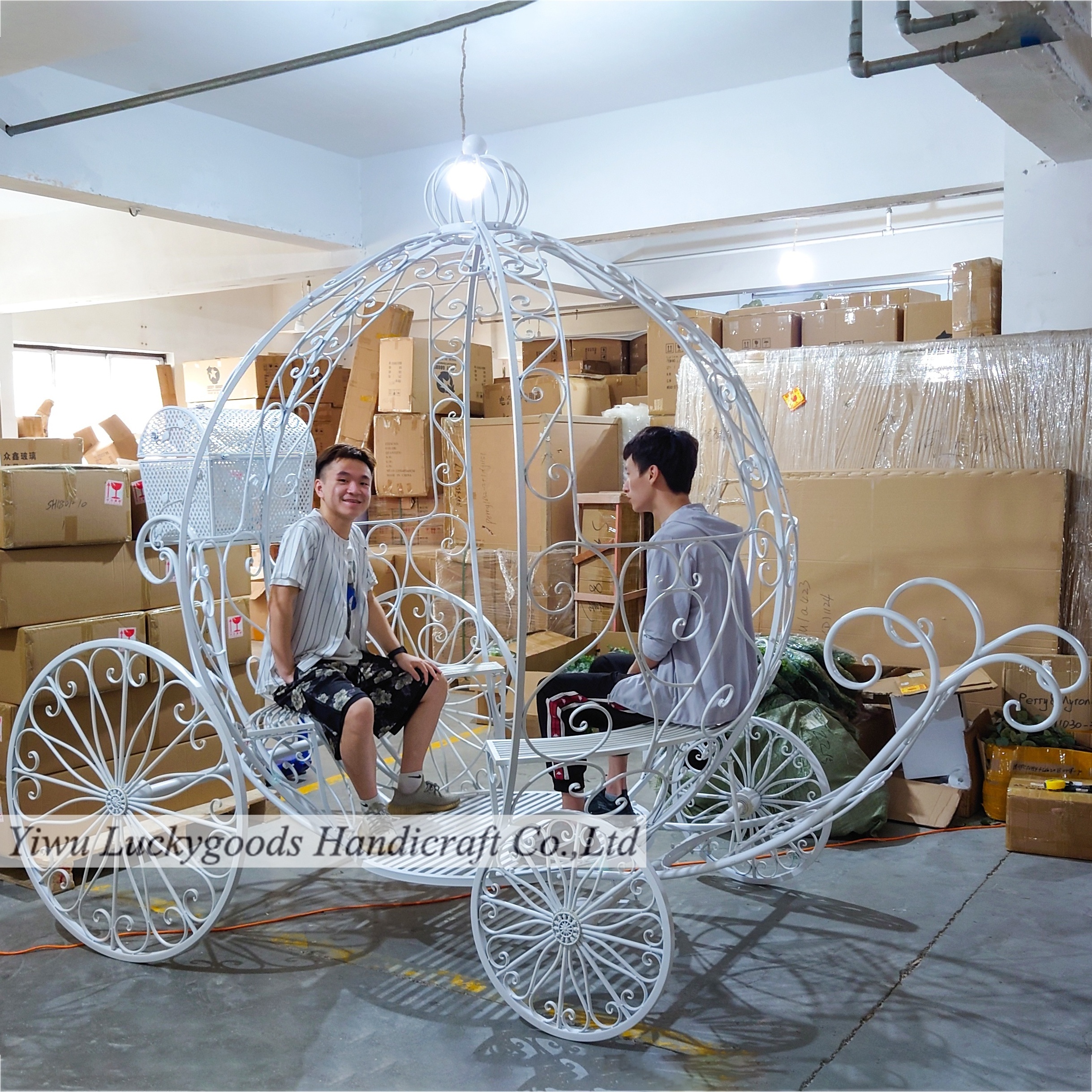 Royal White Iron Large Outdoor Decoration Cinderella Carriage Horse Carriage for Wedding Holiday Festival