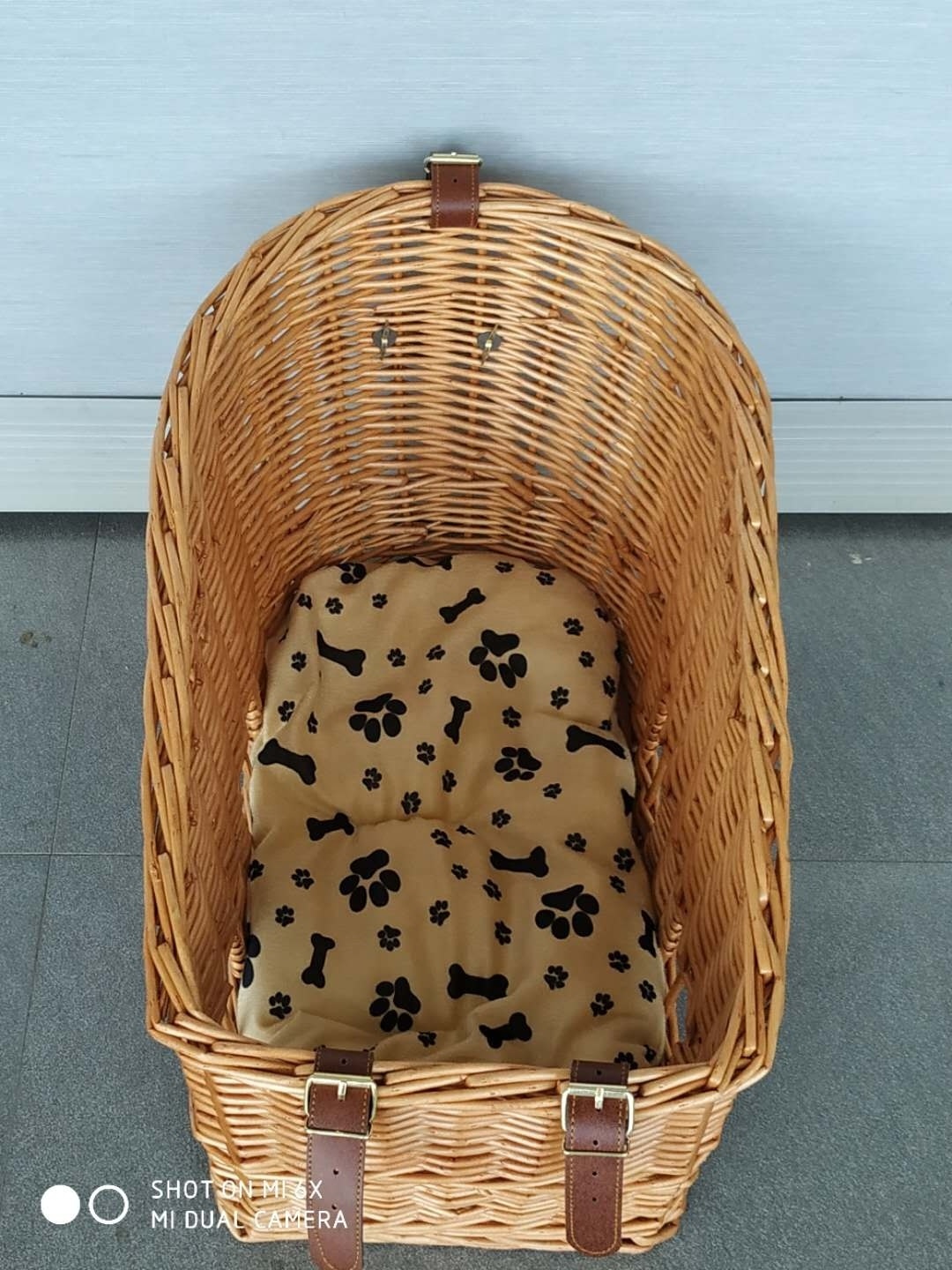 Hand woven black dog bike basket rattan bicycle basket rear wicker bicycle basket for dogs