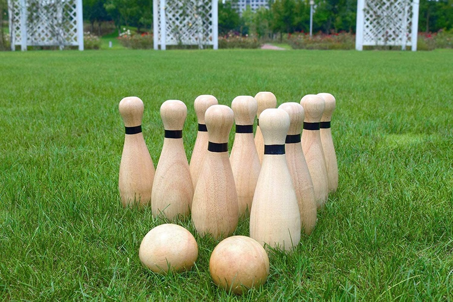 Hot Selling Outdoor Custom Made Wooden Bowling Set Ball Lawn Yard Garden Game For Kids and Adults