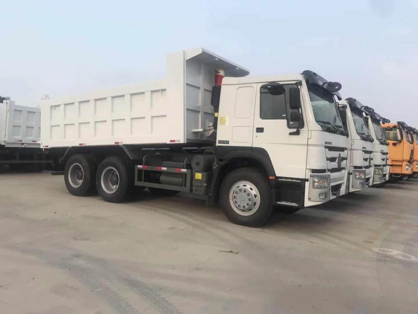 used sinotruk howo  40 ton 20 cubic meter dump truck prices 6x4 8x4 380hp 12 wheel  for sale in chine