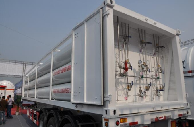 20ft 40ft Container Fuel Oil Tankers  20ft 40ft LNG CNG Gas Storage ISO Tanker With Container Locks