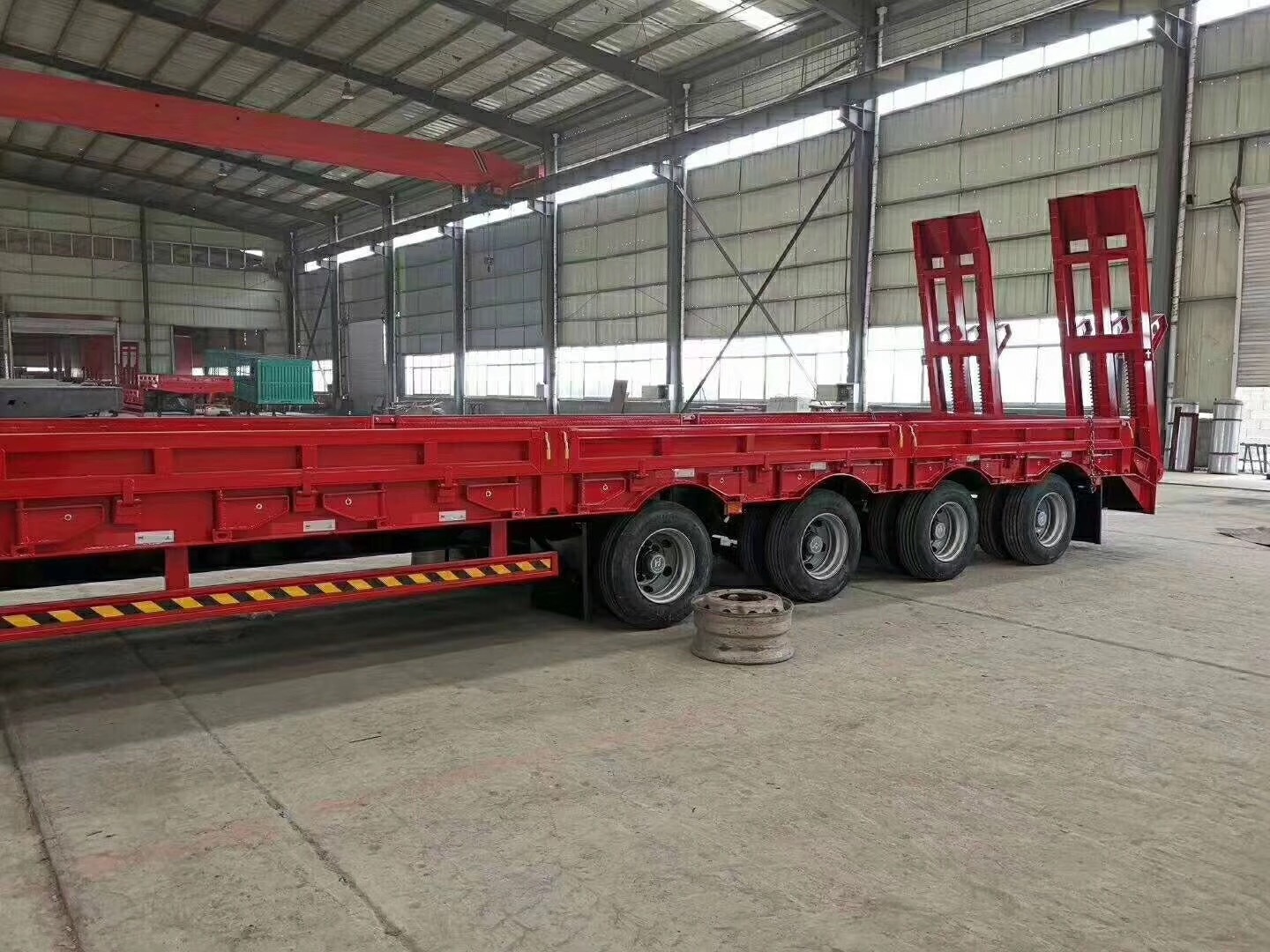 Low Price Factory Heavy Duty 3 Axles Lowboy Trailer 60 80 100 Tons Lowbed Low Bed Truck Semi Trailer