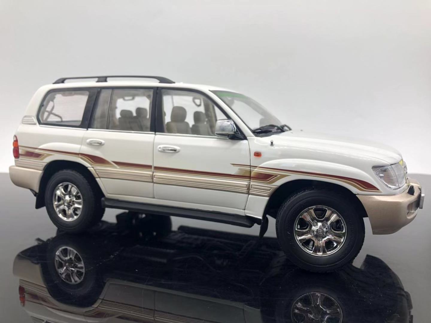 Toyota Land Cruiser LC100 1:18 Fully Open Door Alloy Simulation Car Model For Decoration And Gifts