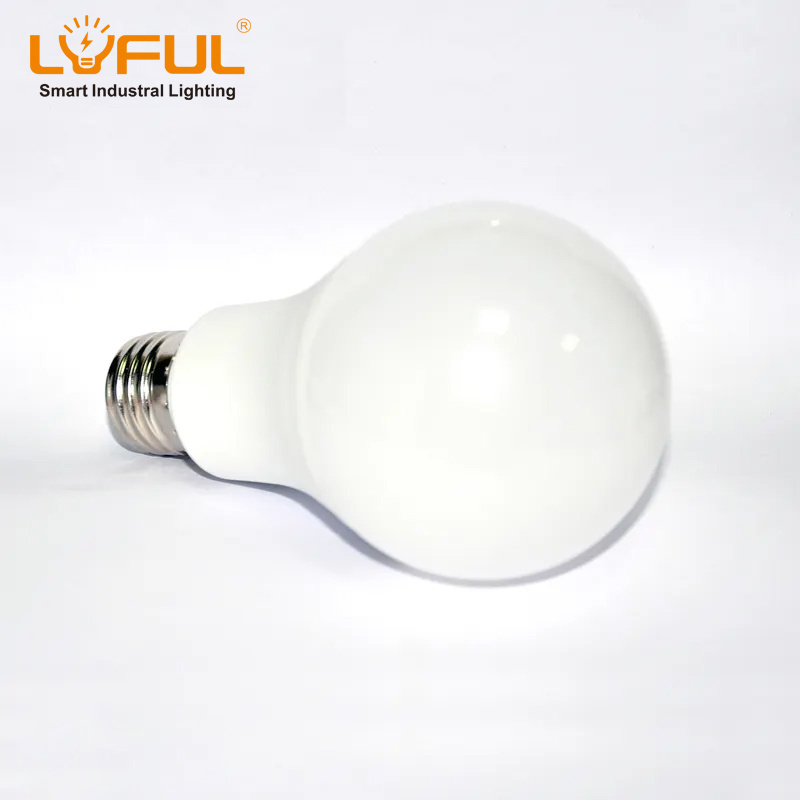 Zhongshan Factory Manufacturer B22 Holder E27 Base 220V LED Bulb Light 5W