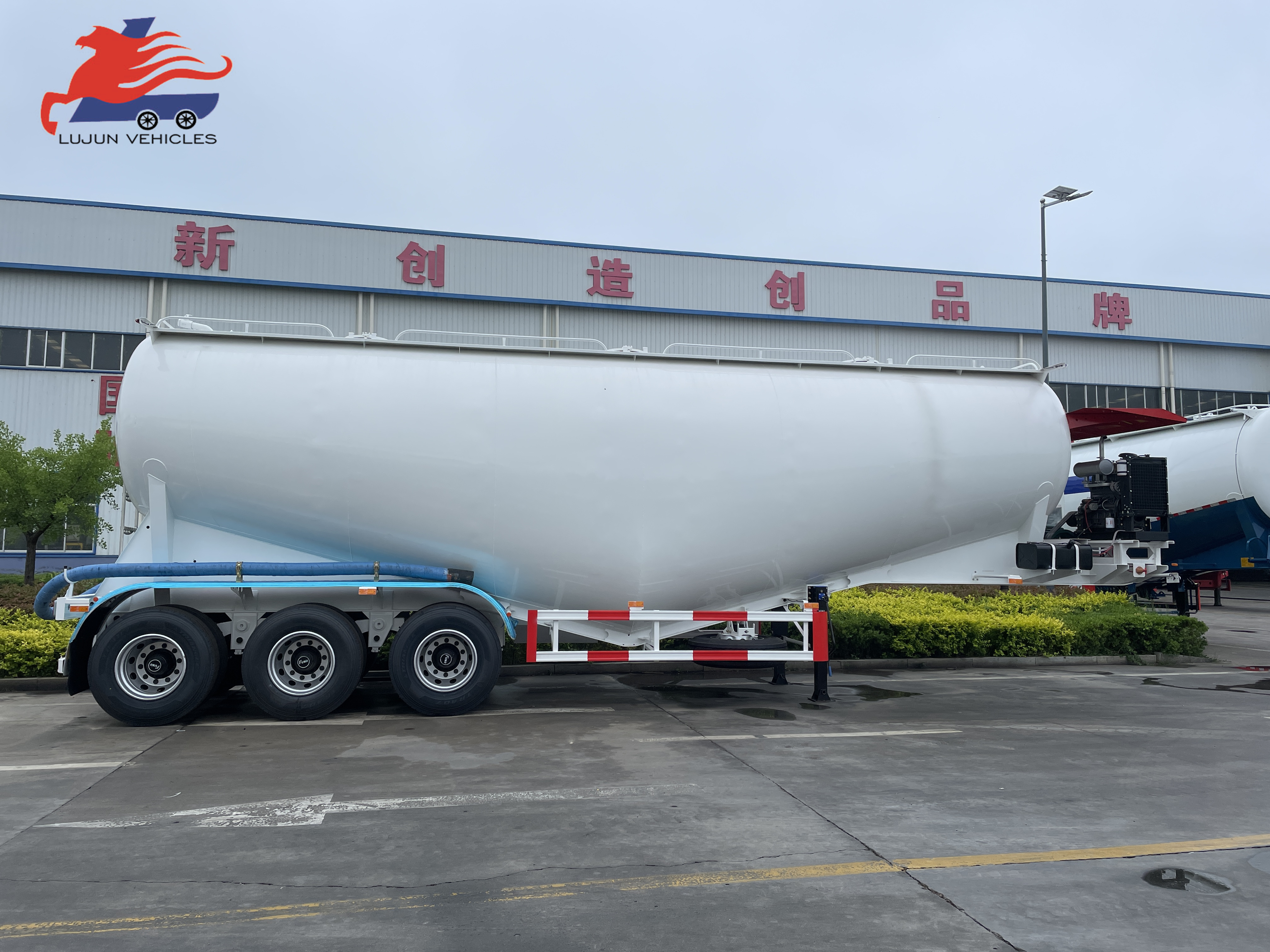 Top Factory New V-Type Bulk Cement Tank Truck Trailer 40Ton 50Ton 60Tons Steel Dry Cement Bulker Silo Tanker Semi Trailer