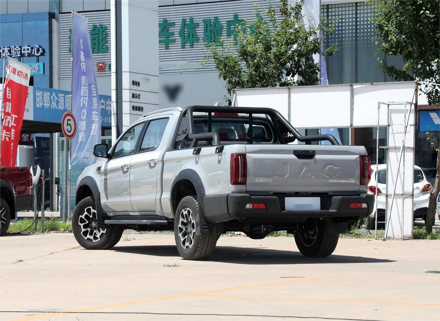 JAC truck china Hunter pickup truck 4x4 camion gas car luxury jac Off road 2wd4wd 8MT 4doors 5seats Strong power